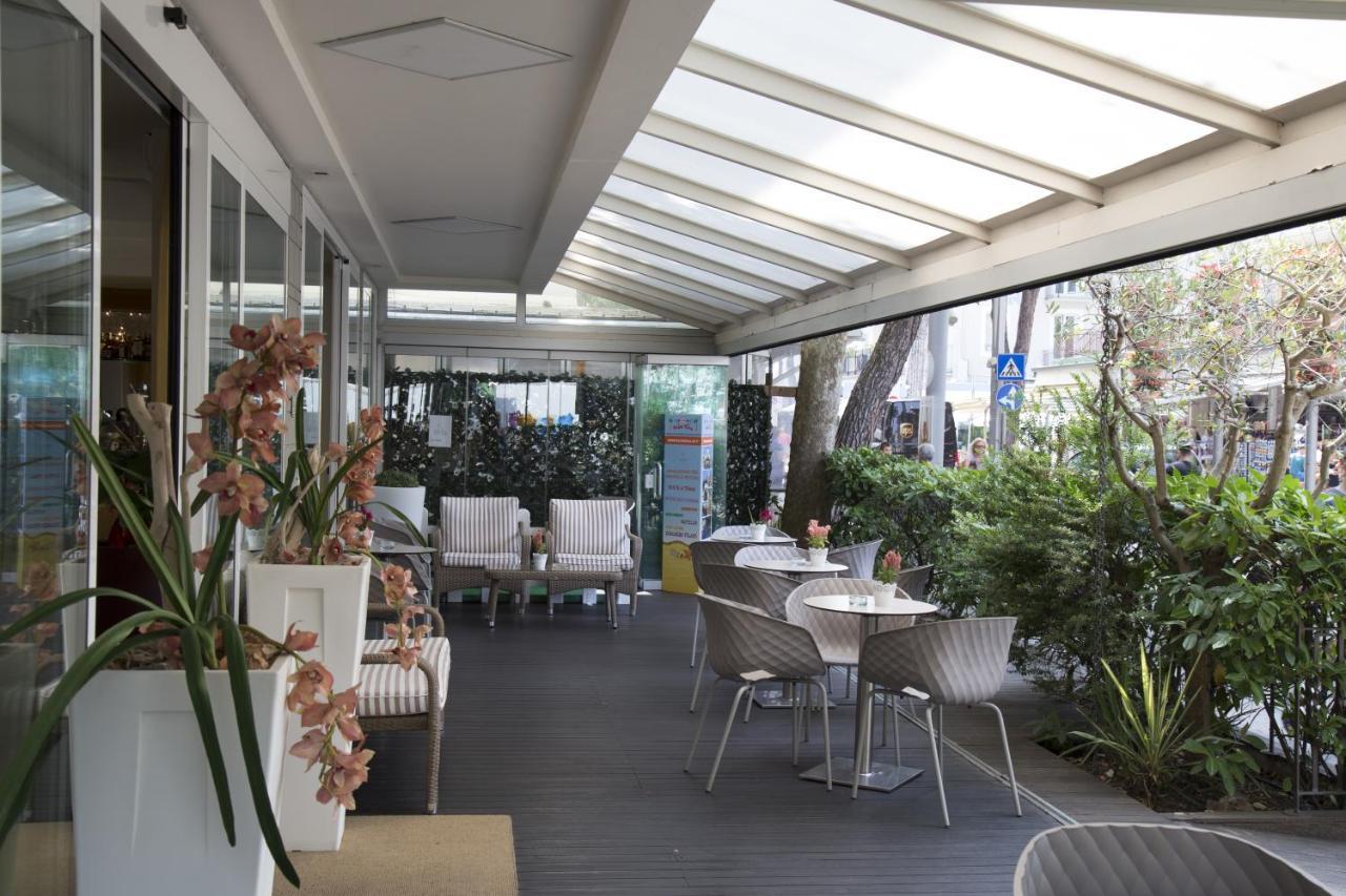 Hotel Mon Pays Ричоне Екстериор снимка