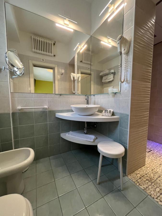 Hotel Mon Pays Ричоне Екстериор снимка