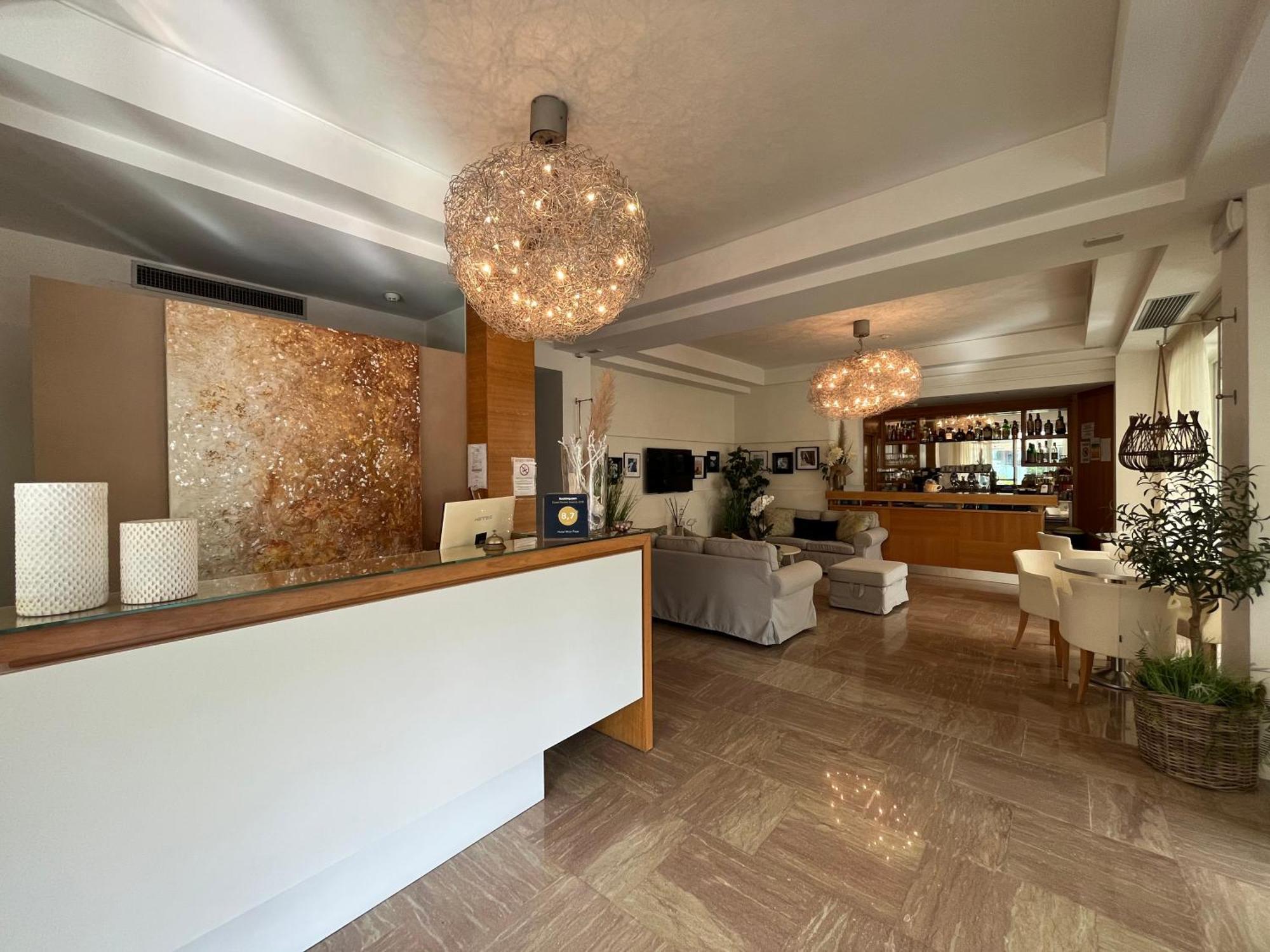 Hotel Mon Pays Ричоне Екстериор снимка