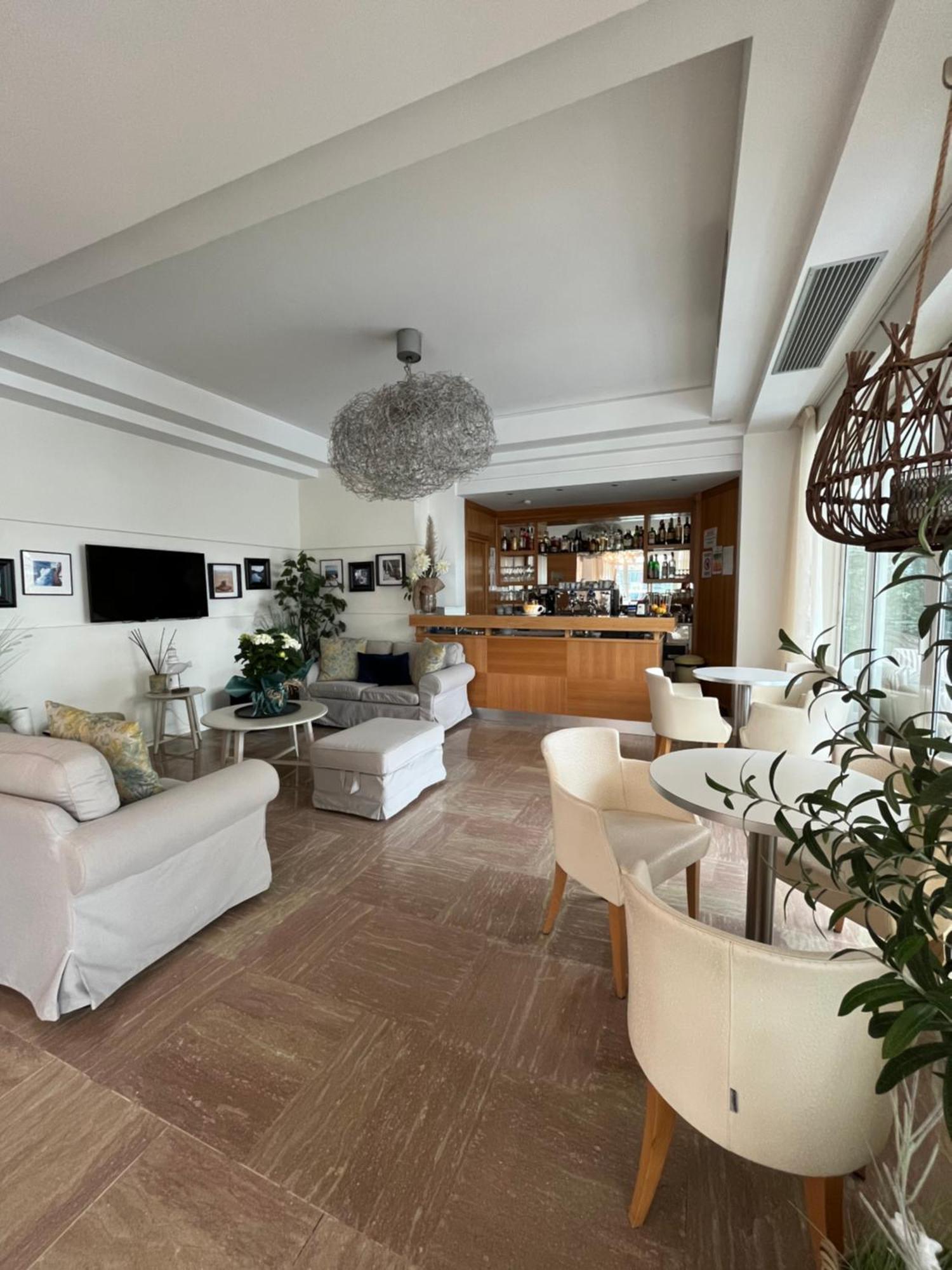 Hotel Mon Pays Ричоне Екстериор снимка