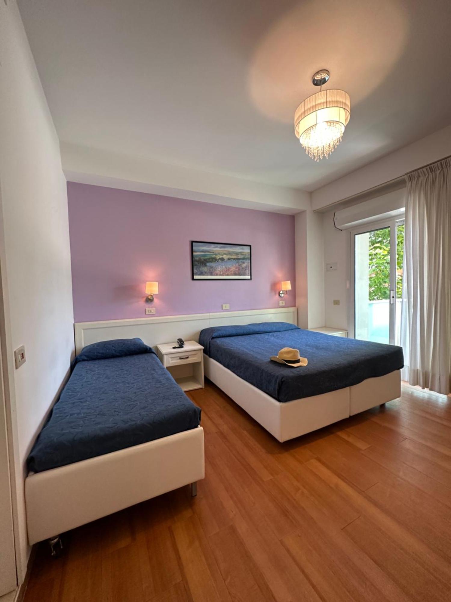 Hotel Mon Pays Ричоне Екстериор снимка
