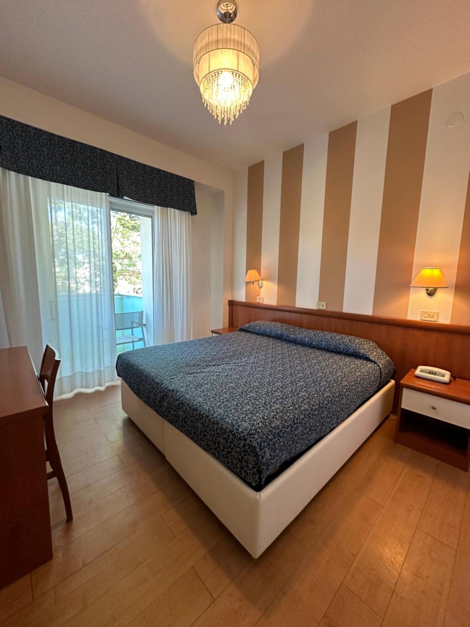Hotel Mon Pays Ричоне Екстериор снимка