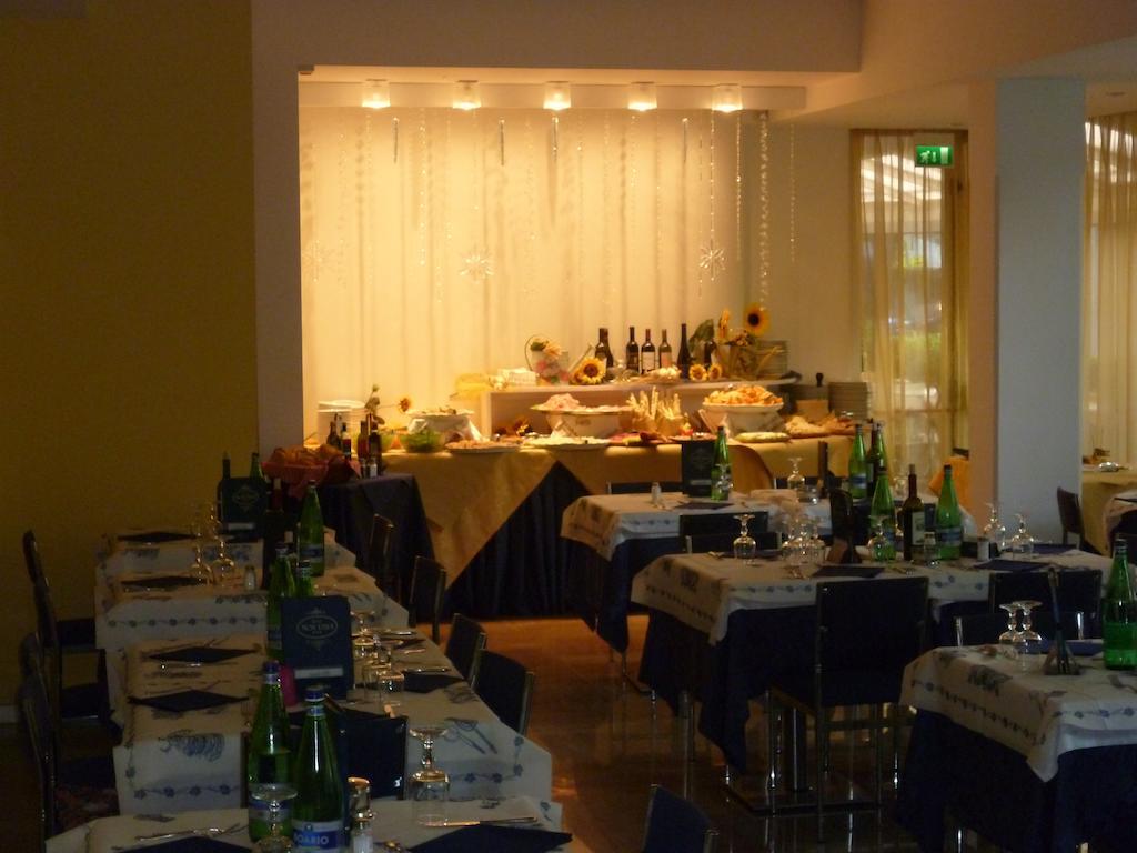 Hotel Mon Pays Ричоне Екстериор снимка