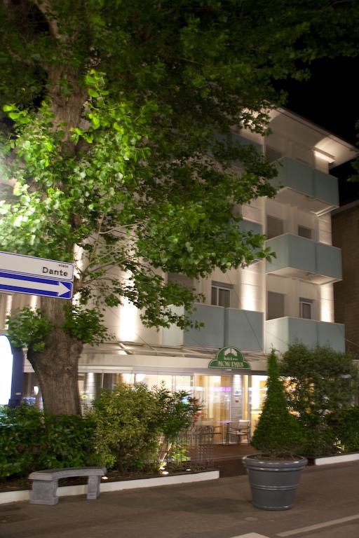 Hotel Mon Pays Ричоне Екстериор снимка