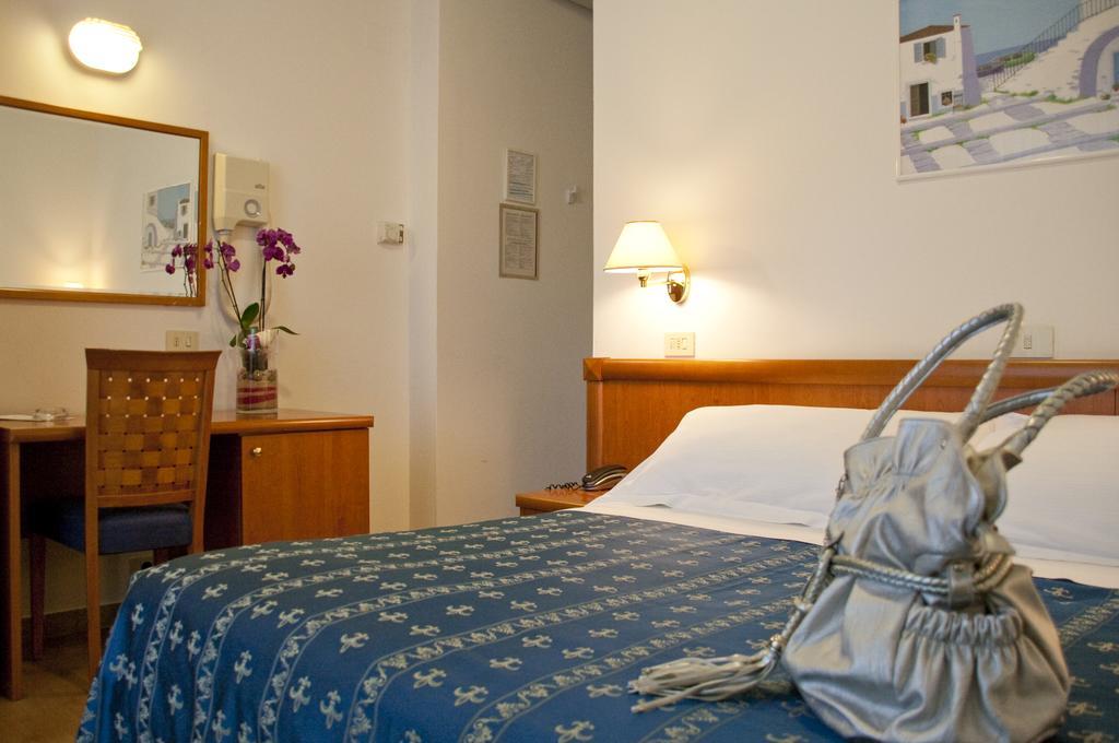 Hotel Mon Pays Ричоне Екстериор снимка
